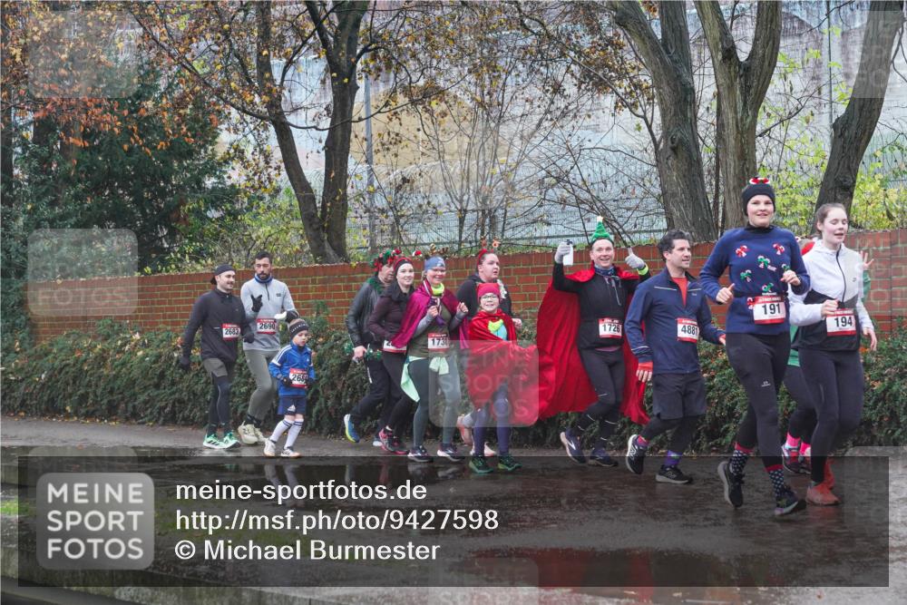 07.12.2025 - St. Pauli X-Mass-Run No. 15 Michael Burmester http://msf.ph/oto/9427598 07.12.2025 10:26:38 Laufen 2683, 213, 2690, 2684, 191, 1726, 4881, 194, 1730 meine-sportfotos.de