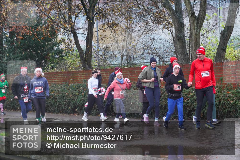 07.12.2025 - St. Pauli X-Mass-Run No. 15 Michael Burmester http://msf.ph/oto/9427617 07.12.2025 10:26:54 Laufen 16, 2959, 78, 2538 meine-sportfotos.de