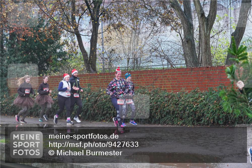 07.12.2025 - St. Pauli X-Mass-Run No. 15 Michael Burmester http://msf.ph/oto/9427633 07.12.2025 10:27:31 Laufen 2593, 3437, 1177, 2832 meine-sportfotos.de