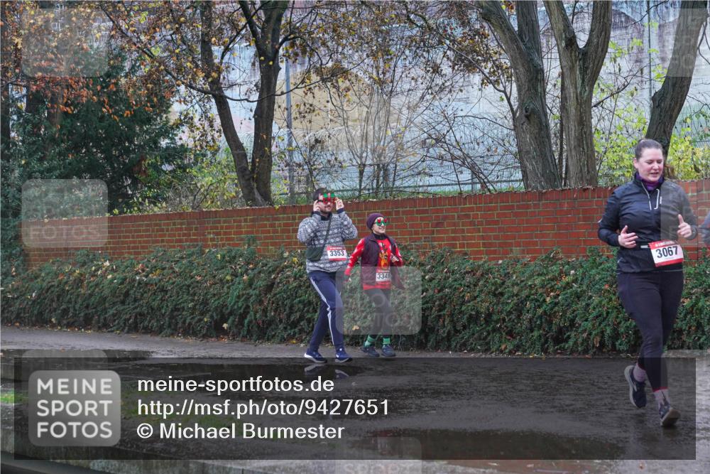 07.12.2025 - St. Pauli X-Mass-Run No. 15 Michael Burmester http://msf.ph/oto/9427651 07.12.2025 10:28:26 Laufen 3353, 3349, 3067 meine-sportfotos.de