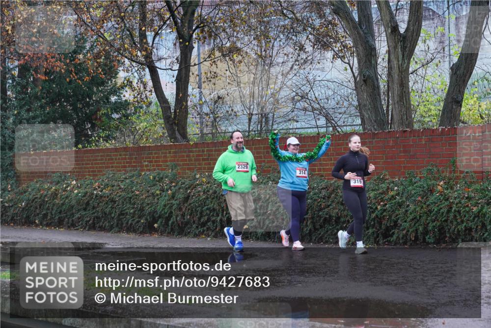 07.12.2025 - St. Pauli X-Mass-Run No. 15 Michael Burmester http://msf.ph/oto/9427683 07.12.2025 10:29:59 Laufen 2329, 314, 319 meine-sportfotos.de