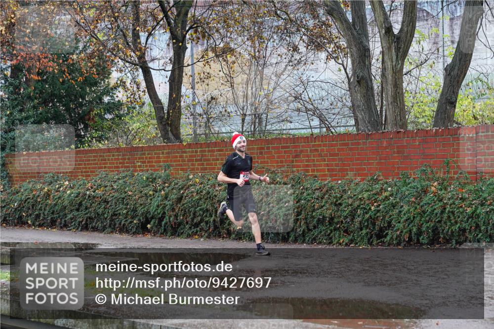 07.12.2025 - St. Pauli X-Mass-Run No. 15 Michael Burmester http://msf.ph/oto/9427697 07.12.2025 10:37:09 Laufen  meine-sportfotos.de