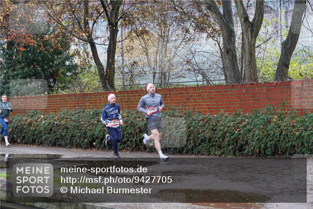07.12.2025 - St. Pauli X-Mass-Run No. 15 Michael Burmester http://msf.ph/oto/9427705 07.12.2025 10:38:24 Laufen 4814, 4797 meine-sportfotos.de