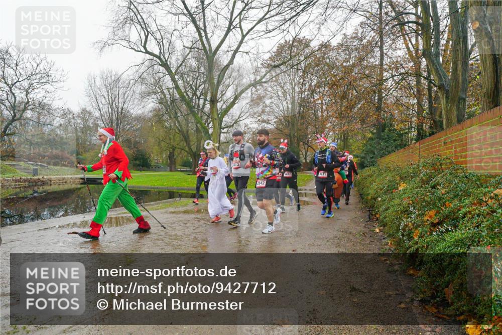 07.12.2025 - St. Pauli X-Mass-Run No. 15 Michael Burmester http://msf.ph/oto/9427712 07.12.2025 11:25:20 Laufen 3313, 2842, 3482, 3471 meine-sportfotos.de