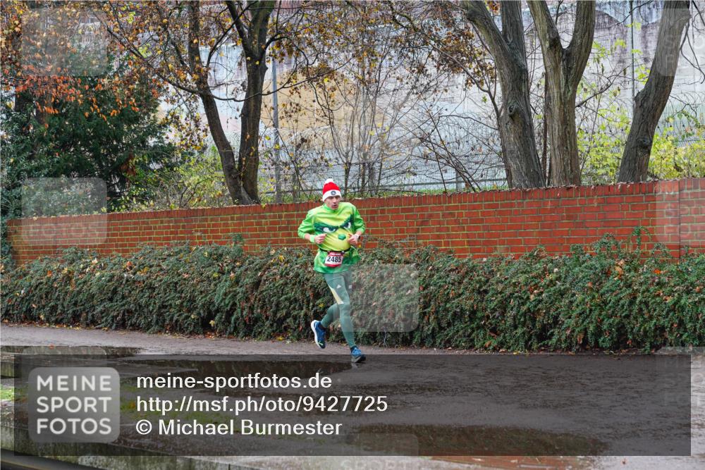 07.12.2025 - St. Pauli X-Mass-Run No. 15 Michael Burmester http://msf.ph/oto/9427725 07.12.2025 10:39:54 Laufen 2485 meine-sportfotos.de