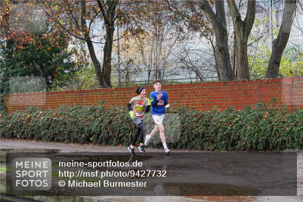 07.12.2025 - St. Pauli X-Mass-Run No. 15 Michael Burmester http://msf.ph/oto/9427732 07.12.2025 10:40:19 Laufen 555, 568 meine-sportfotos.de