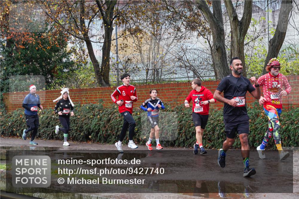 07.12.2025 - St. Pauli X-Mass-Run No. 15 Michael Burmester http://msf.ph/oto/9427740 07.12.2025 10:40:29 Laufen 761, 53, 1213, 1099, 1097, 1393, 35 meine-sportfotos.de