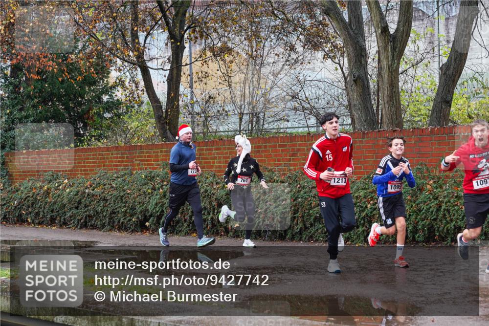 07.12.2025 - St. Pauli X-Mass-Run No. 15 Michael Burmester http://msf.ph/oto/9427742 07.12.2025 10:40:31 Laufen 773, 761, 53, 1213, 1099, 1097 meine-sportfotos.de