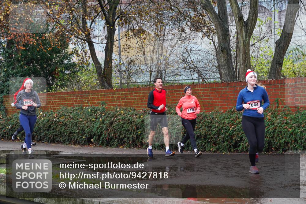 07.12.2025 - St. Pauli X-Mass-Run No. 15 Michael Burmester http://msf.ph/oto/9427818 07.12.2025 10:42:08 Laufen 1643, 644 meine-sportfotos.de