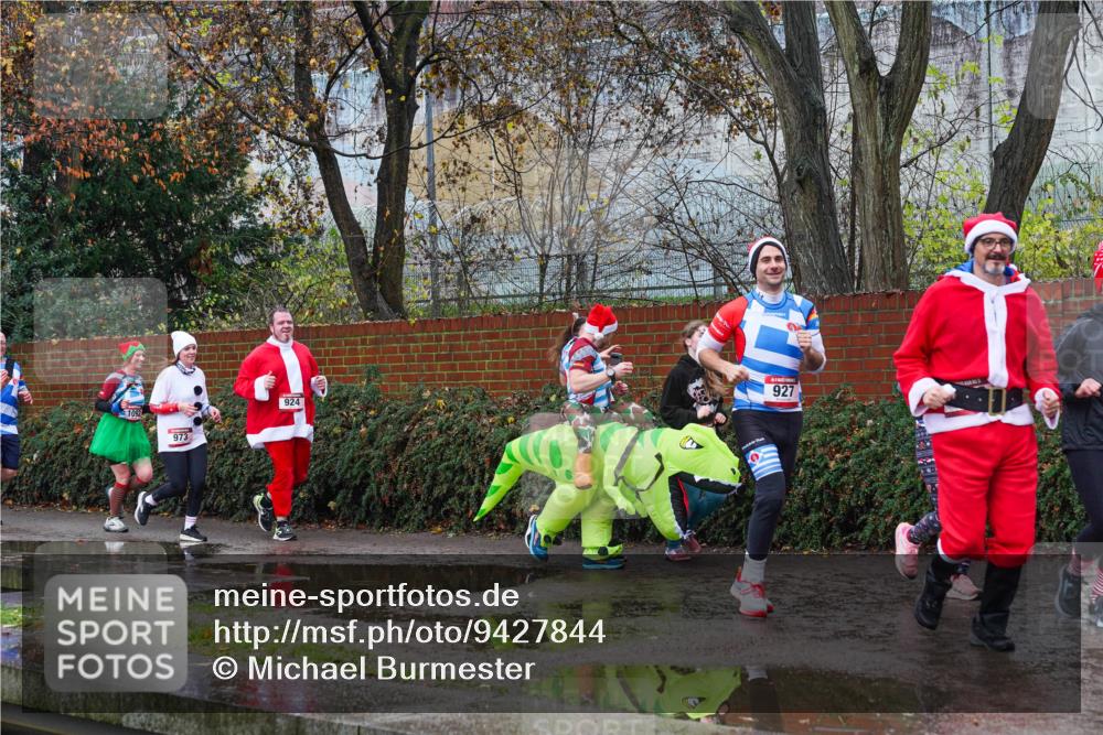 07.12.2025 - St. Pauli X-Mass-Run No. 15 Michael Burmester http://msf.ph/oto/9427844 07.12.2025 10:42:32 Laufen 924, 973, 927 meine-sportfotos.de
