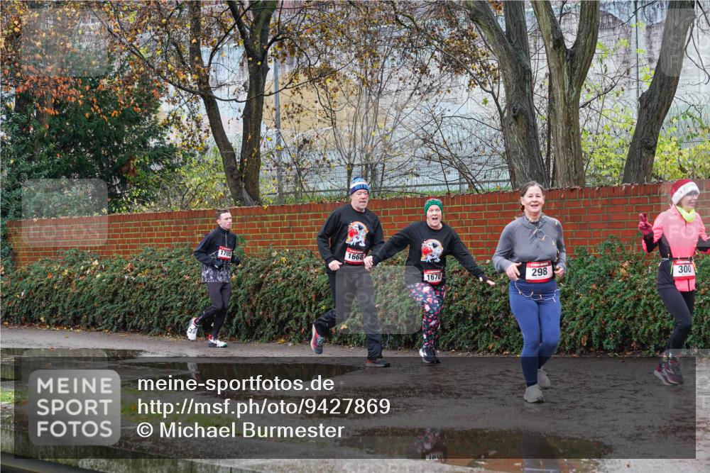 07.12.2025 - St. Pauli X-Mass-Run No. 15 Michael Burmester http://msf.ph/oto/9427869 07.12.2025 10:42:48 Laufen 1705, 1668, 300, 298, 1670 meine-sportfotos.de