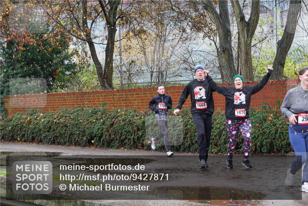 07.12.2025 - St. Pauli X-Mass-Run No. 15 Michael Burmester http://msf.ph/oto/9427871 07.12.2025 10:42:49 Laufen 1705, 1668, 1670, 29 meine-sportfotos.de