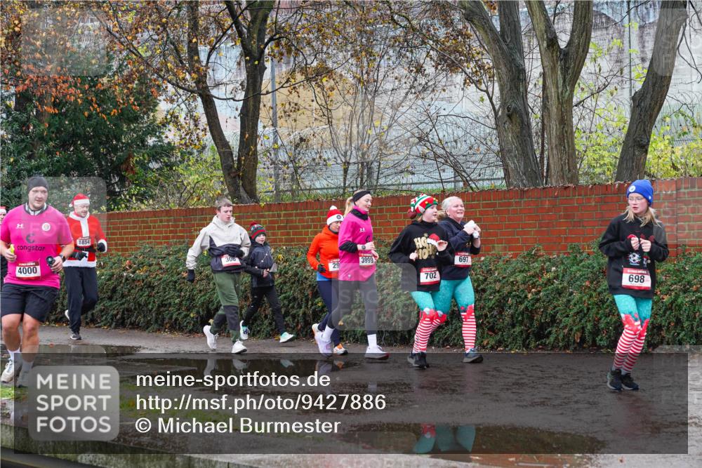07.12.2025 - St. Pauli X-Mass-Run No. 15 Michael Burmester http://msf.ph/oto/9427886 07.12.2025 10:43:05 Laufen 4000, 1854, 306, 3999, 29, 697, 702, 698 meine-sportfotos.de