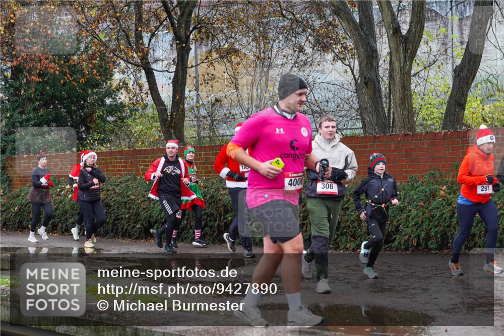07.12.2025 - St. Pauli X-Mass-Run No. 15 Michael Burmester http://msf.ph/oto/9427890 07.12.2025 10:43:08 Laufen 185, 4000, 306, 297 meine-sportfotos.de