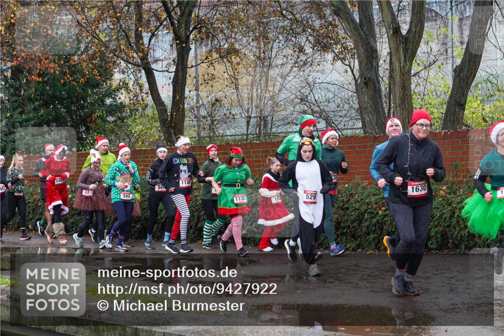 07.12.2025 - St. Pauli X-Mass-Run No. 15 Michael Burmester http://msf.ph/oto/9427922 07.12.2025 10:43:27 Laufen 140, 33, 542, 39, 54, 1140, 1136, 193, 529, 38, 1630 meine-sportfotos.de