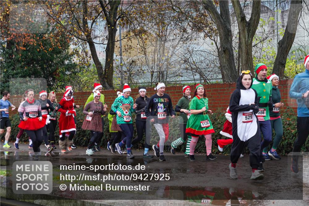 07.12.2025 - St. Pauli X-Mass-Run No. 15 Michael Burmester http://msf.ph/oto/9427925 07.12.2025 10:43:28 Laufen 1063, 1551, 542, 54, 39, 1140, 586, 1138, 1136, 529, 4438 meine-sportfotos.de