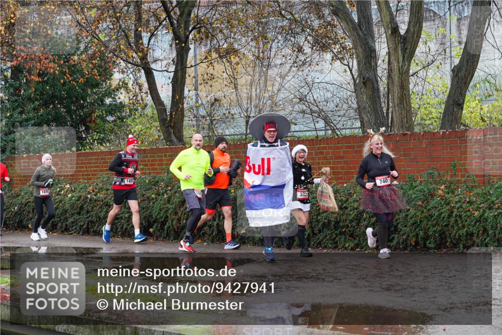 07.12.2025 - St. Pauli X-Mass-Run No. 15 Michael Burmester http://msf.ph/oto/9427941 07.12.2025 10:43:35 Laufen 1695, 1401, 740, 332 meine-sportfotos.de