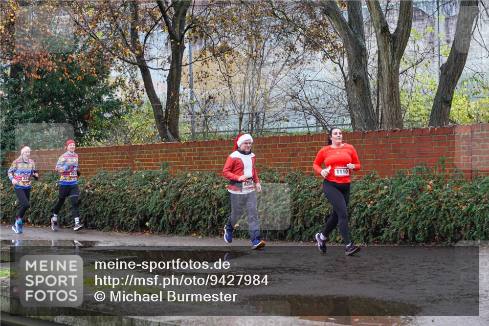 07.12.2025 - St. Pauli X-Mass-Run No. 15 Michael Burmester http://msf.ph/oto/9427984 07.12.2025 10:44:18 Laufen 2243, 2245, 4809, 1110 meine-sportfotos.de