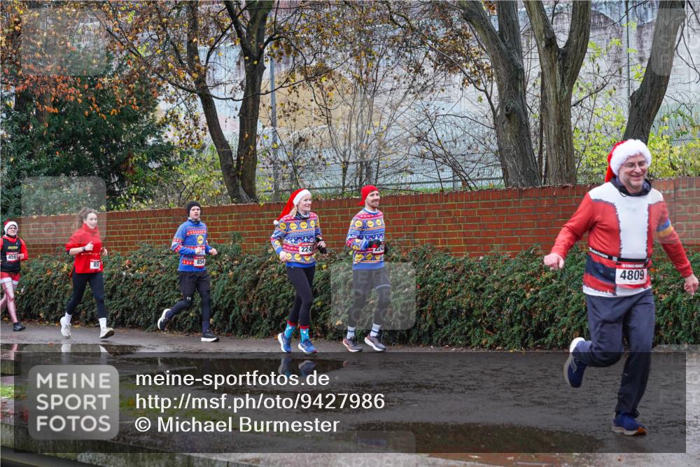 07.12.2025 - St. Pauli X-Mass-Run No. 15 Michael Burmester http://msf.ph/oto/9427986 07.12.2025 10:44:20 Laufen 4561, 850, 854, 2245, 4809 meine-sportfotos.de