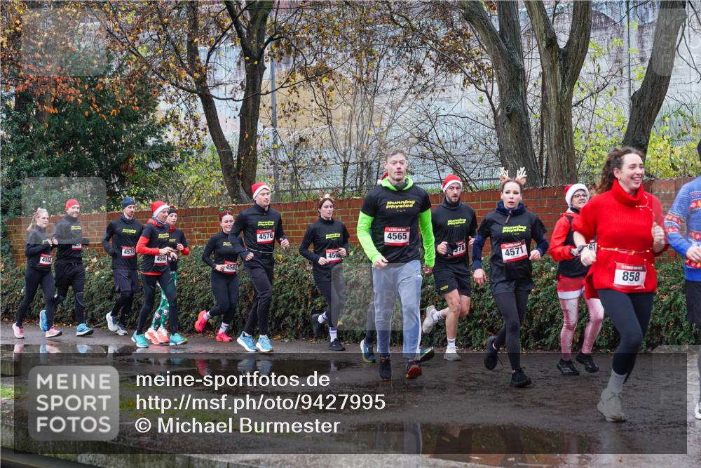 07.12.2025 - St. Pauli X-Mass-Run No. 15 Michael Burmester http://msf.ph/oto/9427995 07.12.2025 10:44:24 Laufen 4573, 4568, 4566, 4563, 4576, 0, 4565, 4565, 4571, 858 meine-sportfotos.de