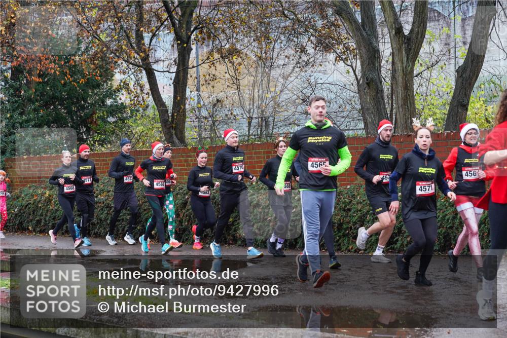 07.12.2025 - St. Pauli X-Mass-Run No. 15 Michael Burmester http://msf.ph/oto/9427996 07.12.2025 10:44:25 Laufen 4577, 4573, 4568, 584, 4566, 4563, 4576, 569, 0, 4565, 457, 4571, 456 meine-sportfotos.de