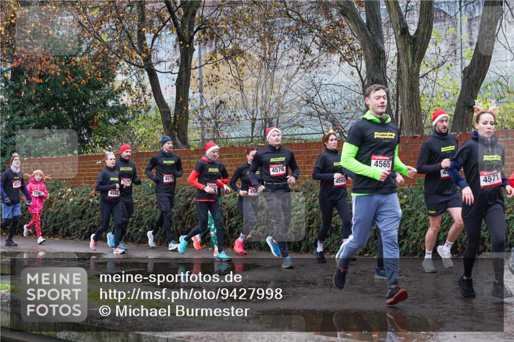 07.12.2025 - St. Pauli X-Mass-Run No. 15 Michael Burmester http://msf.ph/oto/9427998 07.12.2025 10:44:25 Laufen 4574, 77, 15, 4568, 4573, 566, 456, 4576, 0, 4569, 4565, 4571 meine-sportfotos.de