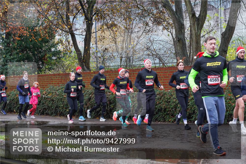 07.12.2025 - St. Pauli X-Mass-Run No. 15 Michael Burmester http://msf.ph/oto/9427999 07.12.2025 10:44:26 Laufen 1559, 4574, 573, 158, 4568, 4566, 56, 0, 4576, 4565, 457, 456 meine-sportfotos.de