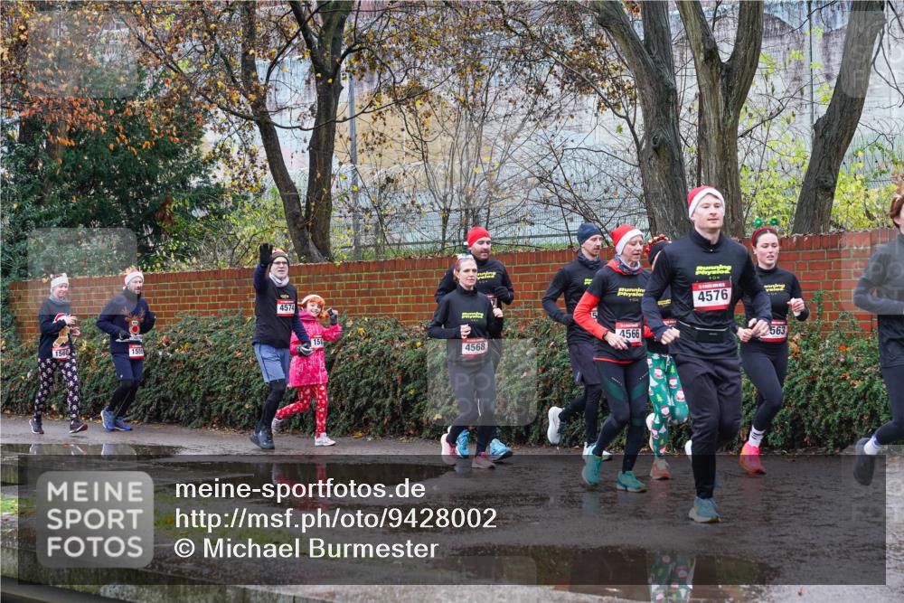 07.12.2025 - St. Pauli X-Mass-Run No. 15 Michael Burmester http://msf.ph/oto/9428002 07.12.2025 10:44:27 Laufen 1555, 4574, 0, 4576, 563, 4568, 4566 meine-sportfotos.de