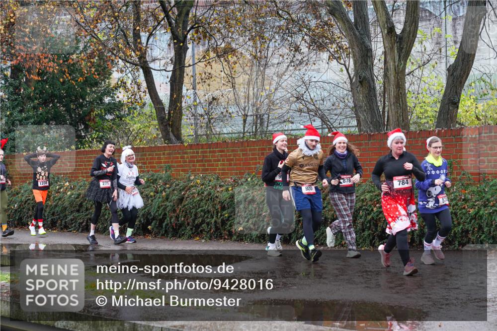 07.12.2025 - St. Pauli X-Mass-Run No. 15 Michael Burmester http://msf.ph/oto/9428016 07.12.2025 10:44:38 Laufen 1208, 271, 273, 920, 878, 784, 574 meine-sportfotos.de