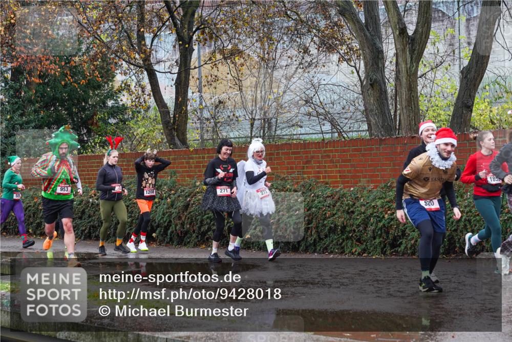07.12.2025 - St. Pauli X-Mass-Run No. 15 Michael Burmester http://msf.ph/oto/9428018 07.12.2025 10:44:40 Laufen 953, 505, 1208, 271, 273, 185, 920 meine-sportfotos.de