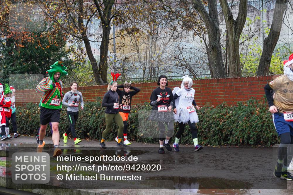 07.12.2025 - St. Pauli X-Mass-Run No. 15 Michael Burmester http://msf.ph/oto/9428020 07.12.2025 10:44:40 Laufen 46, 1049, 953, 14, 1208, 271, 273, 920 meine-sportfotos.de
