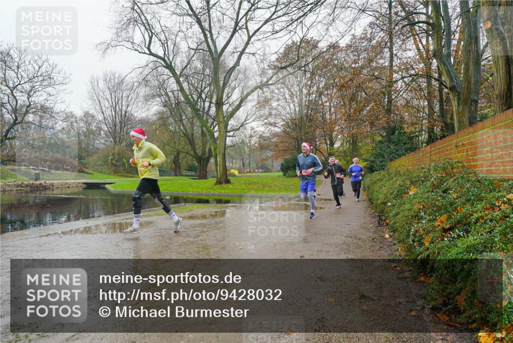 07.12.2025 - St. Pauli X-Mass-Run No. 15 Michael Burmester http://msf.ph/oto/9428032 07.12.2025 11:39:19 Laufen  meine-sportfotos.de