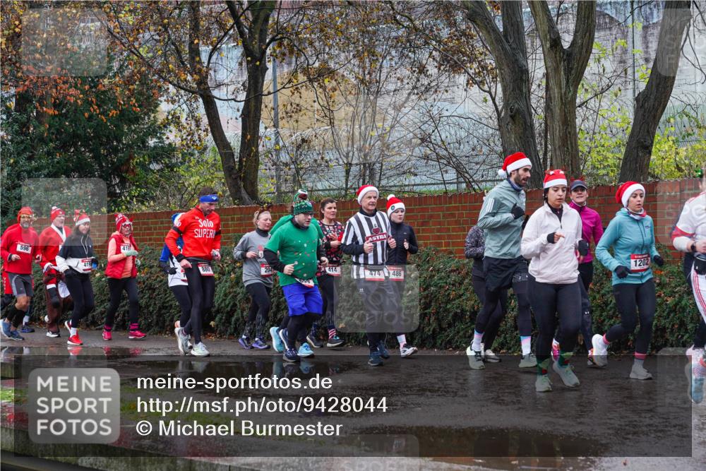 07.12.2025 - St. Pauli X-Mass-Run No. 15 Michael Burmester http://msf.ph/oto/9428044 07.12.2025 10:44:49 Laufen 596, 419, 880, 204, 414, 474, 486, 400, 1202 meine-sportfotos.de