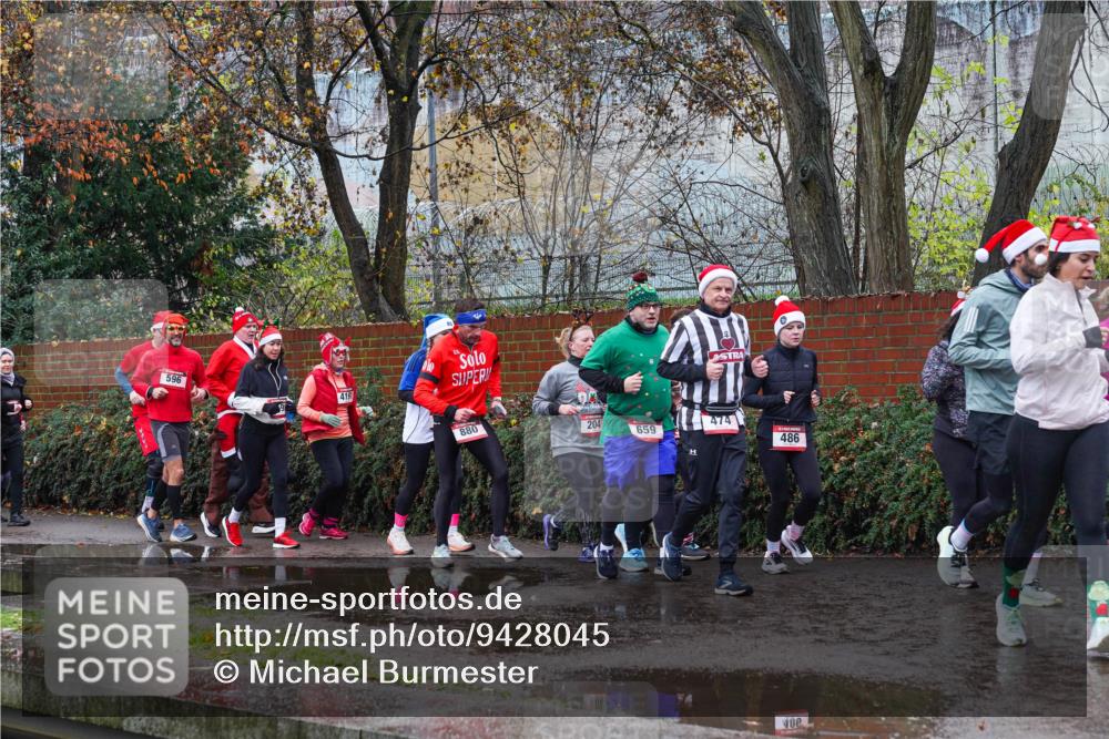07.12.2025 - St. Pauli X-Mass-Run No. 15 Michael Burmester http://msf.ph/oto/9428045 07.12.2025 10:44:50 Laufen 596, 4191, 880, 204, 474, 659, 486 meine-sportfotos.de