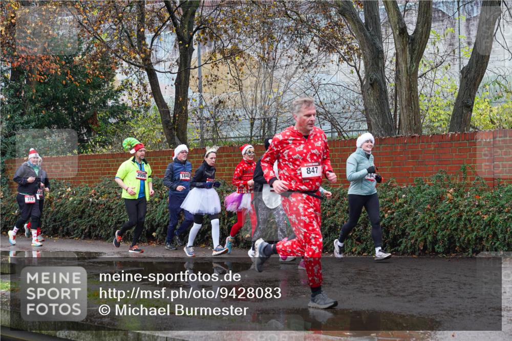 07.12.2025 - St. Pauli X-Mass-Run No. 15 Michael Burmester http://msf.ph/oto/9428083 07.12.2025 10:45:16 Laufen 587, 313, 2006, 1840, 847 meine-sportfotos.de