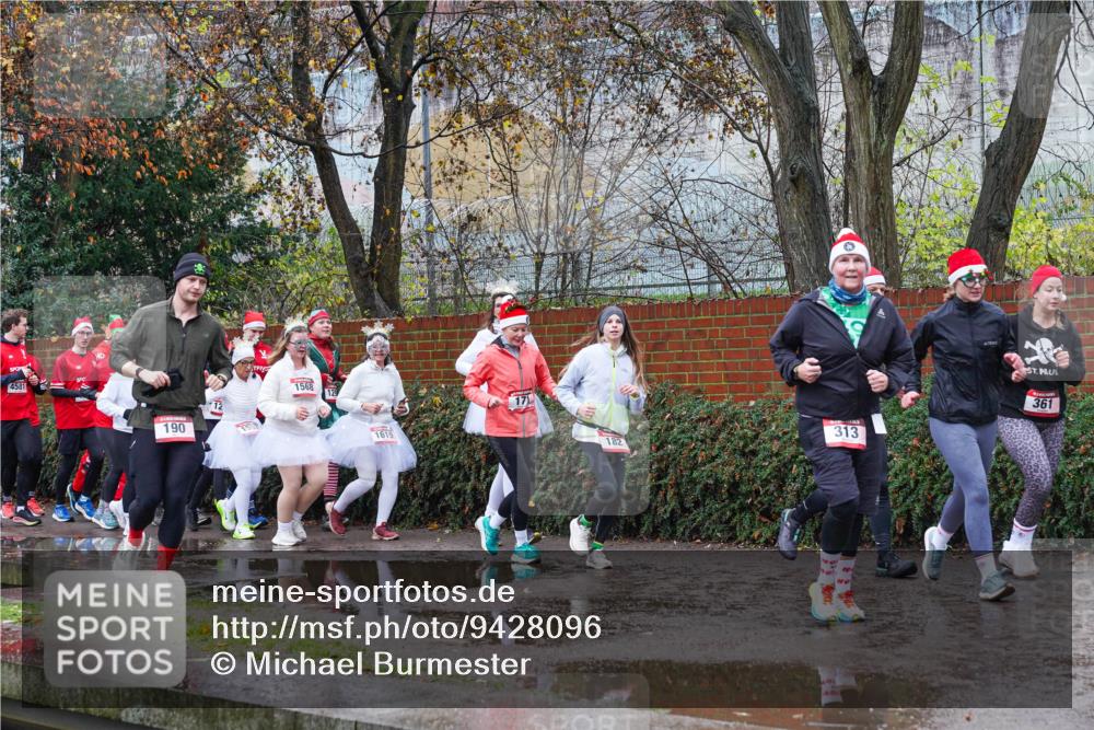 07.12.2025 - St. Pauli X-Mass-Run No. 15 Michael Burmester http://msf.ph/oto/9428096 07.12.2025 10:45:22 Laufen 4581, 190, 12, 1568, 1619, 171, 313, 182, 58, 10, 361 meine-sportfotos.de