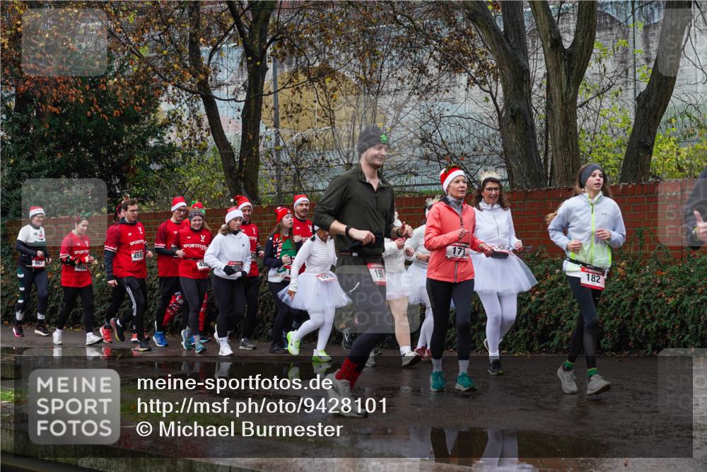 07.12.2025 - St. Pauli X-Mass-Run No. 15 Michael Burmester http://msf.ph/oto/9428101 07.12.2025 10:45:23 Laufen 4581, 171, 45, 97, 1, 90, 182 meine-sportfotos.de