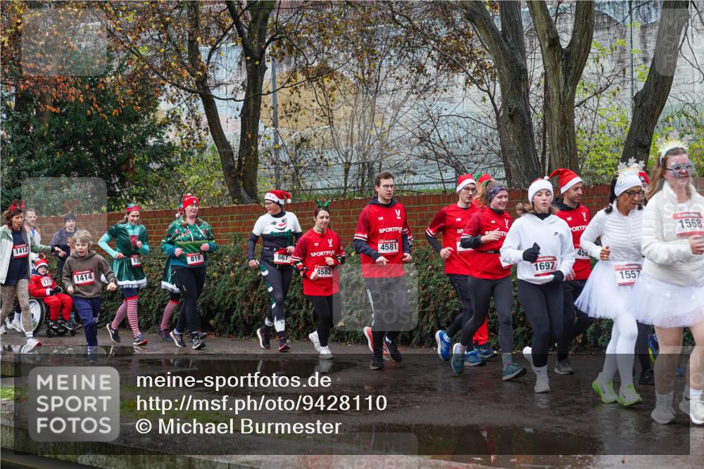 07.12.2025 - St. Pauli X-Mass-Run No. 15 Michael Burmester http://msf.ph/oto/9428110 07.12.2025 10:45:26 Laufen 1412, 4581, 819, 667, 4582, xxxx, 1697, 458, 1557, 1568 meine-sportfotos.de