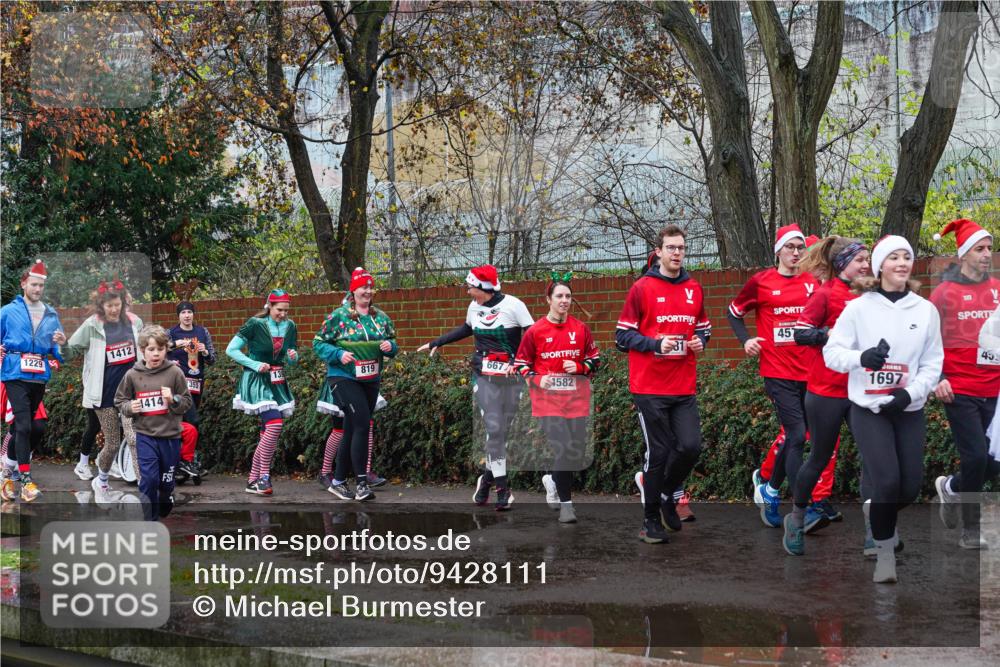 07.12.2025 - St. Pauli X-Mass-Run No. 15 Michael Burmester http://msf.ph/oto/9428111 07.12.2025 10:45:27 Laufen 1229, 1412, xxxx, 355, 457, 819, 667, 1582, 1697, 16, 45 meine-sportfotos.de