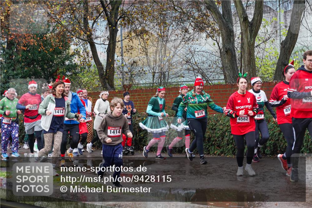 07.12.2025 - St. Pauli X-Mass-Run No. 15 Michael Burmester http://msf.ph/oto/9428115 07.12.2025 10:45:28 Laufen 1152, 223, 1412, xxxx, 55, 819, 45, 4582, 667, 458 meine-sportfotos.de