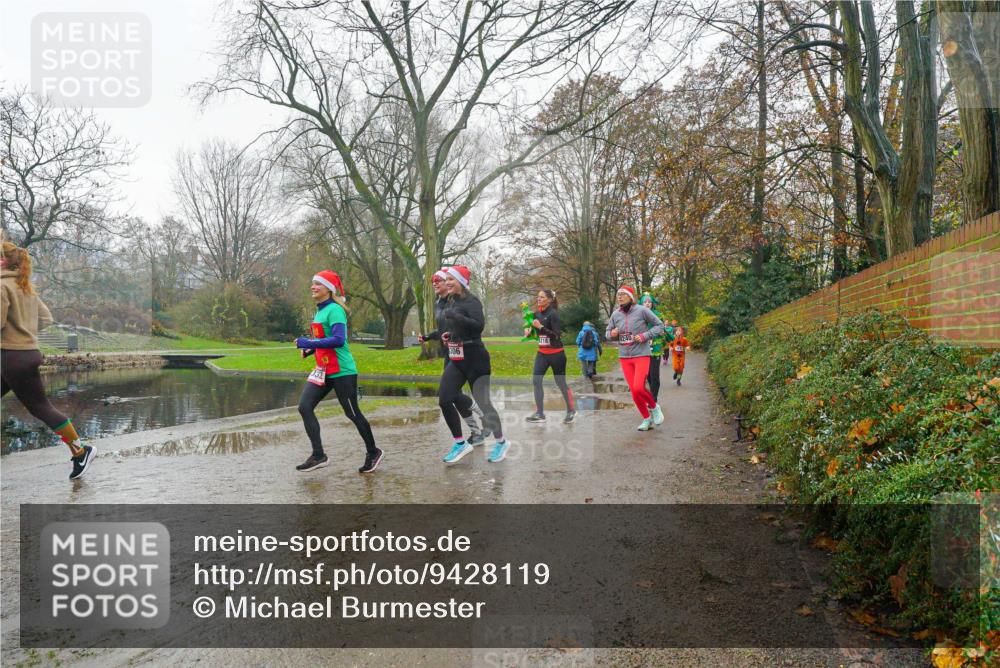 07.12.2025 - St. Pauli X-Mass-Run No. 15 Michael Burmester http://msf.ph/oto/9428119 07.12.2025 11:40:31 Laufen 90, 90 meine-sportfotos.de