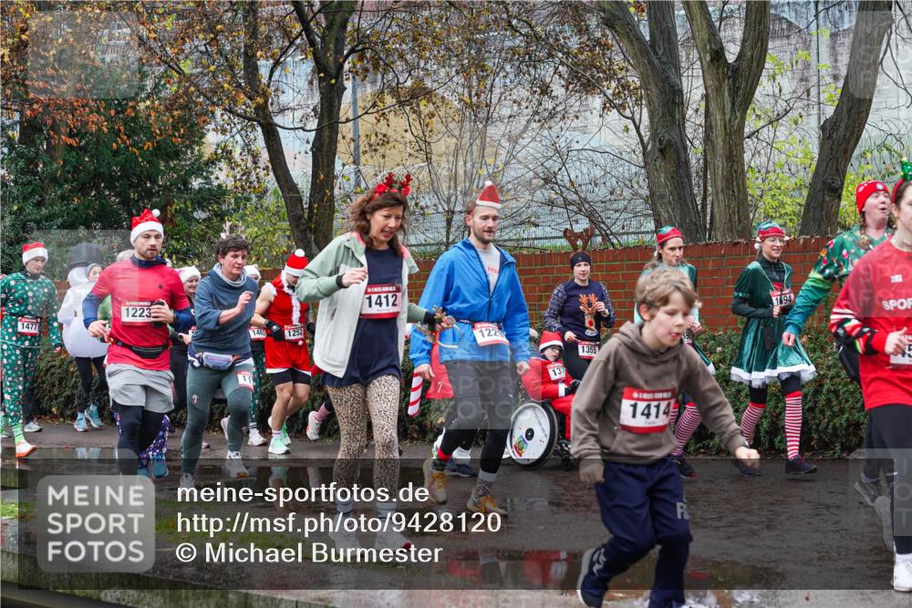 07.12.2025 - St. Pauli X-Mass-Run No. 15 Michael Burmester http://msf.ph/oto/9428120 07.12.2025 10:45:30 Laufen 1223, 1477, 1463, 1252, 1412, 122, 137, 1355, xxxx, 1694 meine-sportfotos.de