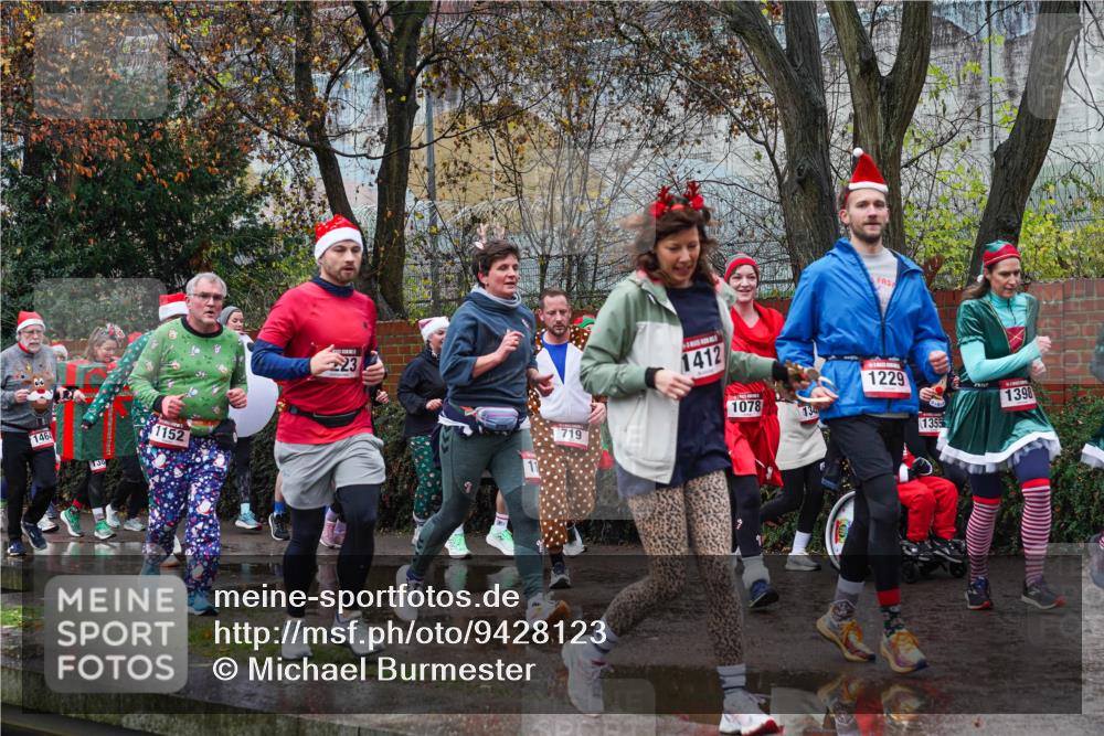 07.12.2025 - St. Pauli X-Mass-Run No. 15 Michael Burmester http://msf.ph/oto/9428123 07.12.2025 10:45:31 Laufen 1464, 138, 1152, 23, 719, 1412, 1078, 134, 1229, 1398, 1355 meine-sportfotos.de