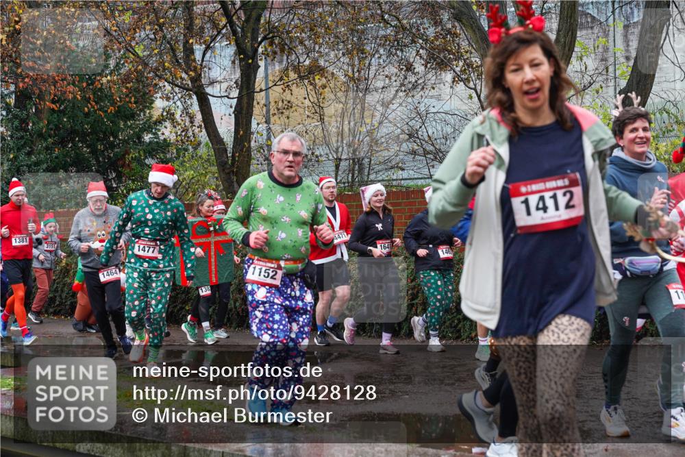 07.12.2025 - St. Pauli X-Mass-Run No. 15 Michael Burmester http://msf.ph/oto/9428128 07.12.2025 10:45:32 Laufen 1381, 3151, 1464, 1477, 1152, 138, 4471, 1641, 146, 1412, 11 meine-sportfotos.de