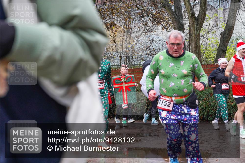 07.12.2025 - St. Pauli X-Mass-Run No. 15 Michael Burmester http://msf.ph/oto/9428132 07.12.2025 10:45:34 Laufen 477, 138, 1152, 1463, 12 meine-sportfotos.de