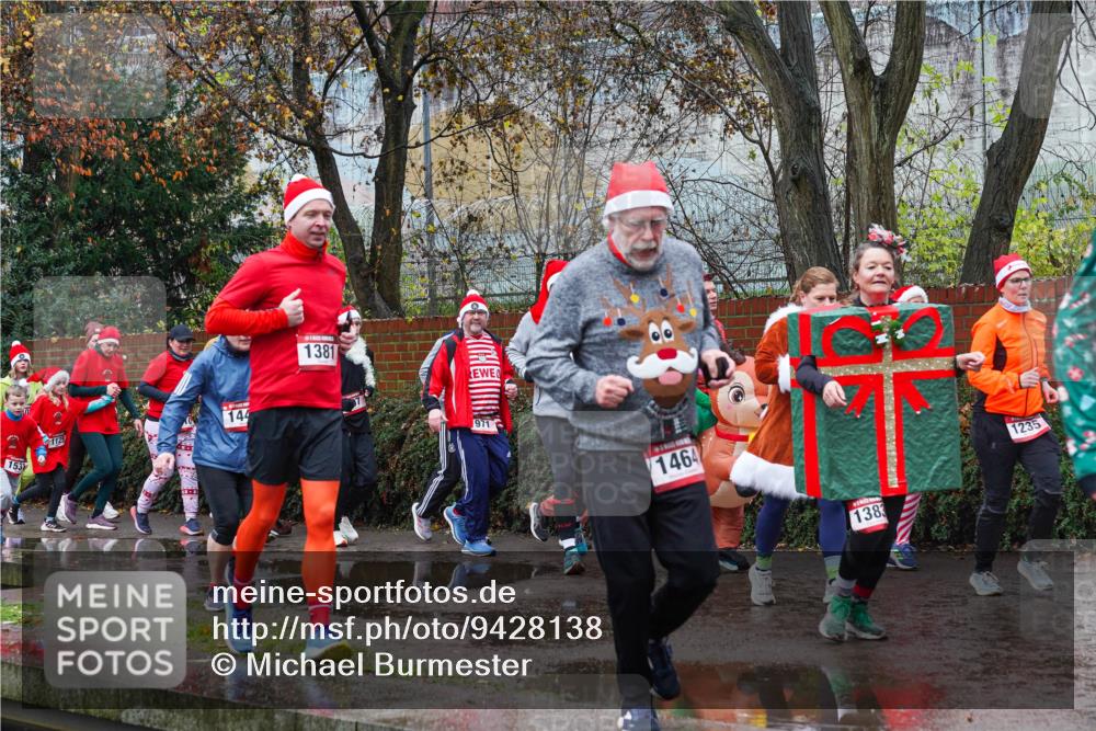 07.12.2025 - St. Pauli X-Mass-Run No. 15 Michael Burmester http://msf.ph/oto/9428138 07.12.2025 10:45:36 Laufen 153, 1129, 144, 1381, 971, 1464, 1383, 1235 meine-sportfotos.de