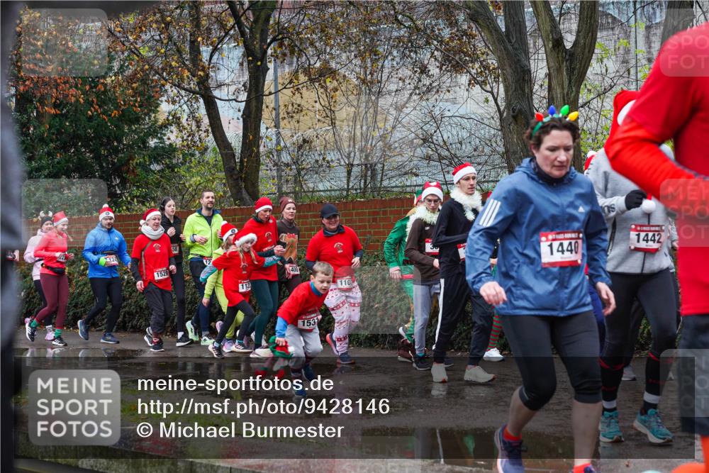 07.12.2025 - St. Pauli X-Mass-Run No. 15 Michael Burmester http://msf.ph/oto/9428146 07.12.2025 10:45:38 Laufen 1529, 12, 112, 400, 110, 1440, 1442, 153 meine-sportfotos.de
