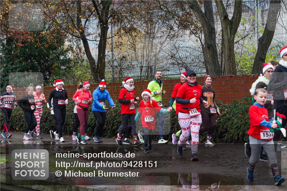 07.12.2025 - St. Pauli X-Mass-Run No. 15 Michael Burmester http://msf.ph/oto/9428151 07.12.2025 10:45:40 Laufen 1226, 146, 774, 124, 152, 1129, 260, 110, 1400, 100, 389, 153 meine-sportfotos.de