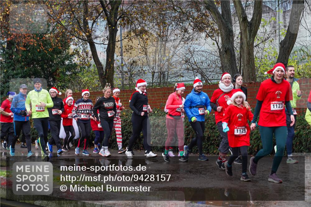 07.12.2025 - St. Pauli X-Mass-Run No. 15 Michael Burmester http://msf.ph/oto/9428157 07.12.2025 10:45:42 Laufen 781, 176, 146, 889, 124, 1129, 1123, 60 meine-sportfotos.de