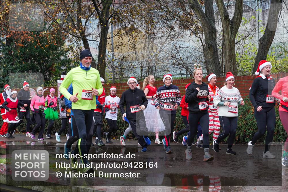 07.12.2025 - St. Pauli X-Mass-Run No. 15 Michael Burmester http://msf.ph/oto/9428164 07.12.2025 10:45:44 Laufen 1824, 781, 483, 1766, 774, 889, 44, 396, 1460 meine-sportfotos.de
